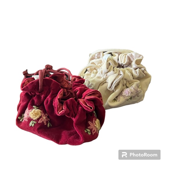 ♦️Little girl small, white & red floral pattern purse pouches w/string straps♦️ - Picture 1 of 8